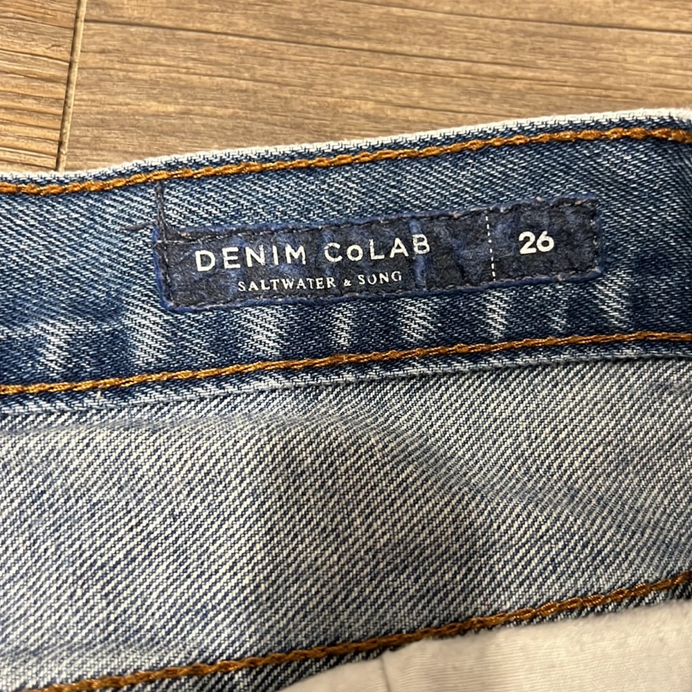 Denim Colab Saltwater Song Distressed Mid Rise Jean Shorts Size 26 - Picture 4 of 11